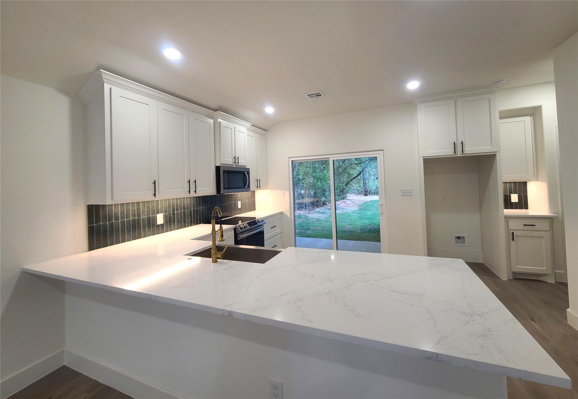 805 W Munson Street thumbnail 2